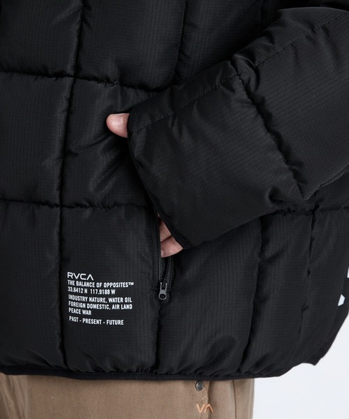 RVCA(ルーカ)の「RVCA メンズ LIGHT PUFF MIL JKT ジャケット 【2025年秋冬モデル】/ルーカナイロンブルゾン(ブルゾン・メンズ・オフホワイト/ブラック/ブラウン系カモフラージュ/キャメル・MEDIUM/LARGE/SMALL/X-LARGE)」の20枚目の写真