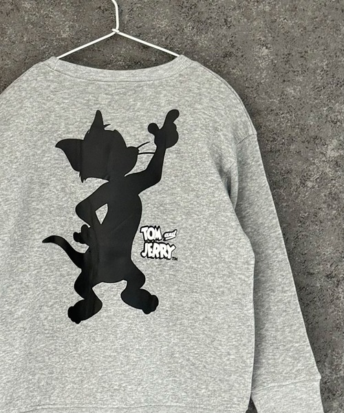 Tom＆Jerry（トムアンドジェリー）の「【TOM&JERRY/トム＆ジェリー】　綿タッチ裏起毛　ピリング防止加工　バックプリント　BIG　トレーナー（スウェット・キッズ・ブラック/グレー系その他/グレイッシュベージュ/ブラック系その他/杢グレー/ホワイト系その他2/ネイビー/グリーン系その他/チャコール/グレー系その他2/グレー系その他3/ホワイト系その他・130/140/150/160/110/120）」の5枚目の写真