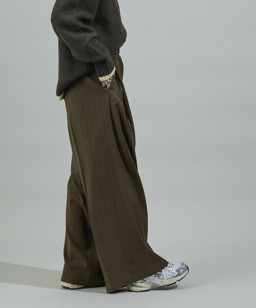 FREAK'S STORE(フリークスストア)の「ベルト付き タックワイドパンツ(スラックス・レディース・ブラック/オリーブ/チャコールグレー・フリ-)」の3枚目の写真