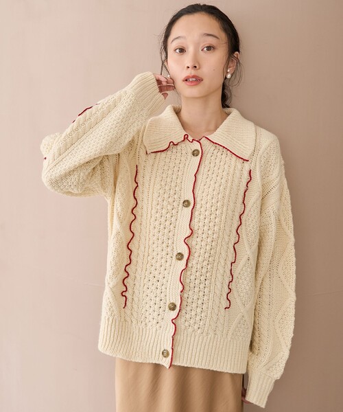 coen（コーエン）の「配色メローケーブル編み 襟付きニットカーディガン（カーディガン/ボレロ・レディース・レッド/ライトグレー/オフホワイト・L/M）」の4枚目の写真