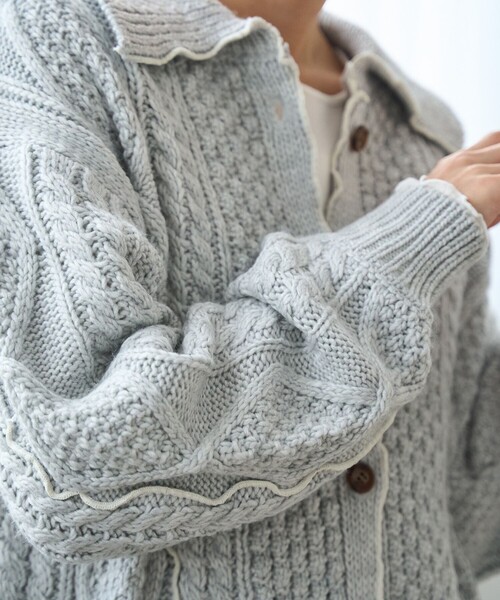 coen（コーエン）の「配色メローケーブル編み 襟付きニットカーディガン（カーディガン/ボレロ・レディース・レッド/ライトグレー/オフホワイト・L/M）」の15枚目の写真