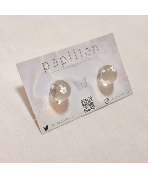 tone（トーン）の「【papillon】お花柄クリアイヤリング(MA)（イヤリング・レディース・ホワイト・FREE）」の2枚目の写真