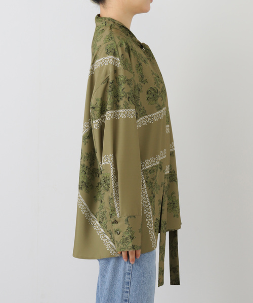 journal standard L'essage（ジャーナルスタンダードレサージュ）の「スカーフプリントボウタイブラウス（シャツ/ブラウス・レディース・カーキ・FREE）」の2枚目の写真