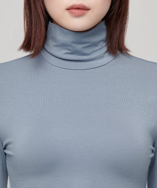 MUSINSA STANDARD WOMAN（ムシンサスタンダードウーマン）の「ウィメンズスリムクロップタートルネック長袖Tシャツ[ブルーグレー]（Tシャツ/カットソー・レディース・その他・SMALL/MEDIUM/LARGE/X-SMALL）」の3枚目の写真