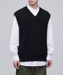 MUSINSA STANDARD（ムシンサスタンダード）の「Oversized V Neck Knit Vest [Black]（ニット/セーター・メンズ）」
