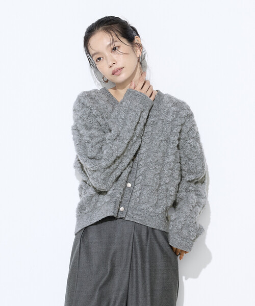 K.T KIYOKO TAKASE(キヨコタカセ)の「パイル編み Vネックカーディガン(カーディガン/ボレロ・レディース・グレー/ベージュ・FREE)」の11枚目の写真