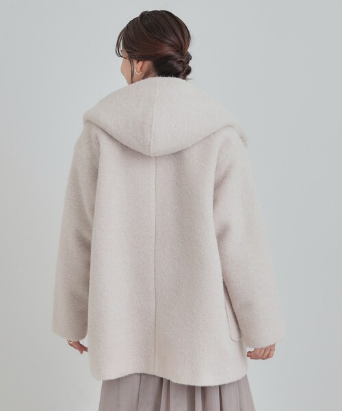 SHOO・LA・RUE（シューラルー）の「【あったか】ボリュームフードが小顔効果 スライバーフーディーコート（その他アウター・レディース・チャコールグレー/アイボリー・01/02/03/04）」の5枚目の写真