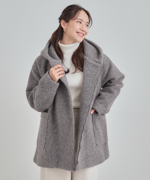 SHOO・LA・RUE（シューラルー）の「【あったか】ボリュームフードが小顔効果 スライバーフーディーコート（その他アウター・レディース・チャコールグレー/アイボリー・01/02/03/04）」の8枚目の写真