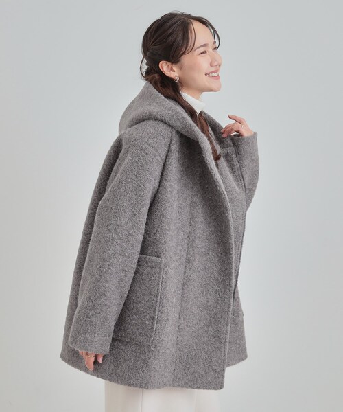 SHOO・LA・RUE（シューラルー）の「【あったか】ボリュームフードが小顔効果 スライバーフーディーコート（その他アウター・レディース・チャコールグレー/アイボリー・01/02/03/04）」の9枚目の写真