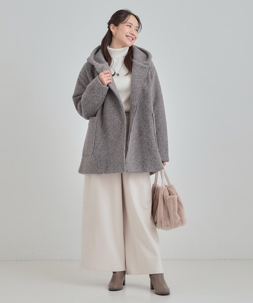 SHOO・LA・RUE（シューラルー）の「【あったか】ボリュームフードが小顔効果 スライバーフーディーコート（その他アウター・レディース・チャコールグレー/アイボリー・01/02/03/04）」の10枚目の写真
