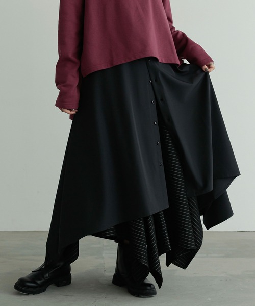 n'OrLABEL(ノアールレーベル)の「『アシンメトリックパッチフレアスカート』(スカート・レディース・ブラック/グレー・FREE)」の2枚目の写真