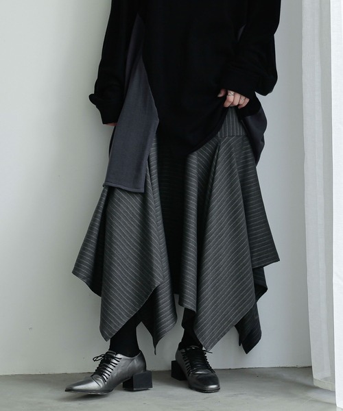 n'OrLABEL(ノアールレーベル)の「『アシンメトリックパッチフレアスカート』(スカート・レディース・ブラック/グレー・FREE)」の3枚目の写真