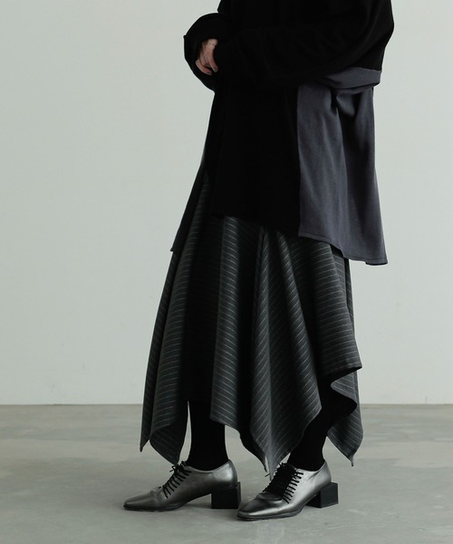 n'OrLABEL(ノアールレーベル)の「『アシンメトリックパッチフレアスカート』(スカート・レディース・ブラック/グレー・FREE)」の4枚目の写真