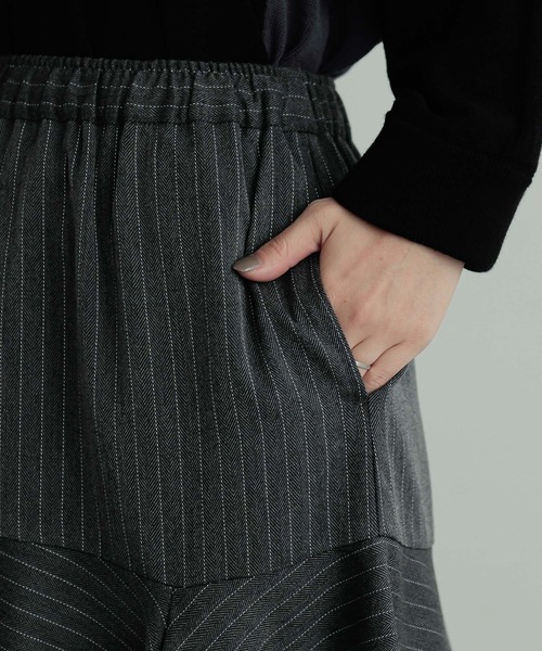 n'OrLABEL(ノアールレーベル)の「『アシンメトリックパッチフレアスカート』(スカート・レディース・ブラック/グレー・FREE)」の12枚目の写真