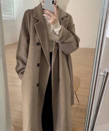 ダブルボタン×ベルト付きのチェスターコート