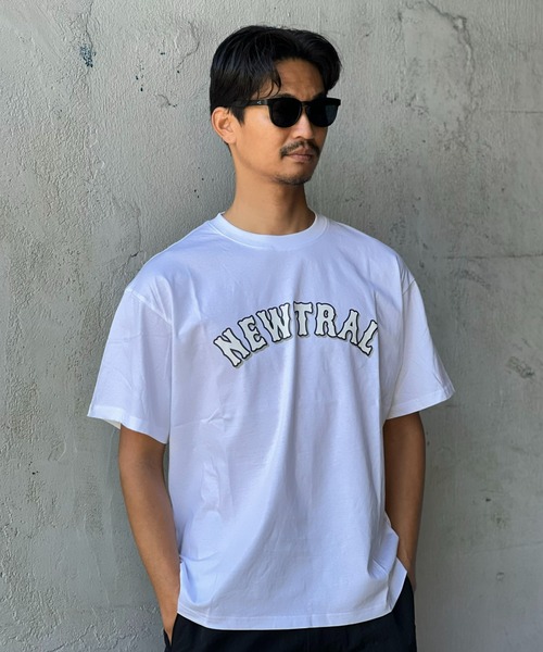 NEWTRAL(ニュートラル)の「【NEWTRAL】Shadow_Arch_Logo Tee(Tシャツ/カットソー・メンズ・ブラック/ホワイト・MEDIUM/LARGE/X-LARGE)」の1枚目の写真