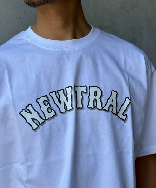NEWTRAL(ニュートラル)の「【NEWTRAL】Shadow_Arch_Logo Tee(Tシャツ/カットソー・メンズ・ブラック/ホワイト・MEDIUM/LARGE/X-LARGE)」の5枚目の写真
