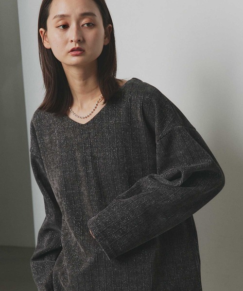 ad thie(アドティエ)の「ラメモール Vネックプルオーバー(Tシャツ/カットソー・レディース・ブラック/ライトブルー/チャコール/ブラウン・FREE)」の10枚目の写真