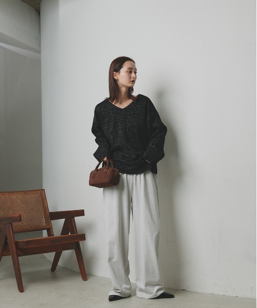 ad thie(アドティエ)の「ラメモール Vネックプルオーバー(Tシャツ/カットソー・レディース・ブラック/ライトブルー/チャコール/ブラウン・FREE)」の17枚目の写真