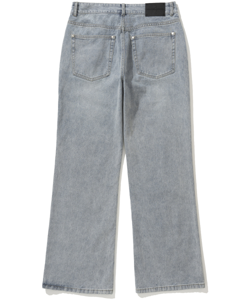 NOT4NERD(ノットフォーナード)の「Stud 4 Knee Flare Fit Denim Pants - Light Blue(デニムパンツ・レディース・その他・MEDIUM/LARGE/X-LARGE)」の3枚目の写真
