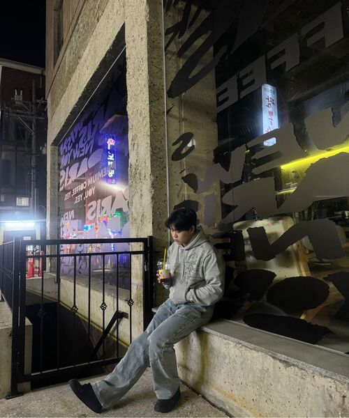 NOT4NERD(ノットフォーナード)の「Stud 4 Knee Flare Fit Denim Pants - Light Blue(デニムパンツ・レディース・その他・MEDIUM/LARGE/X-LARGE)」の4枚目の写真