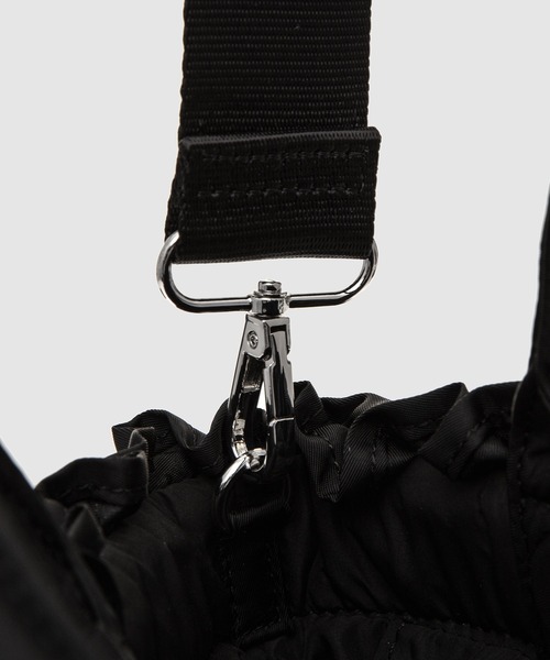 GANNI（ガニー）の「Mini Shopper Ruffle（ショルダーバッグ・レディース・ブラック・ONE SIZE）」の4枚目の写真