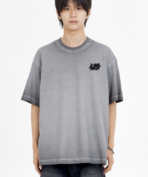 BY.L（バイエル）の「ペイントグラフィティロゴピグメント半袖Tシャツグレー（Tシャツ/カットソー・メンズ・その他・MEDIUM/LARGE/X-LARGE/XX-LARGE）」の2枚目の写真