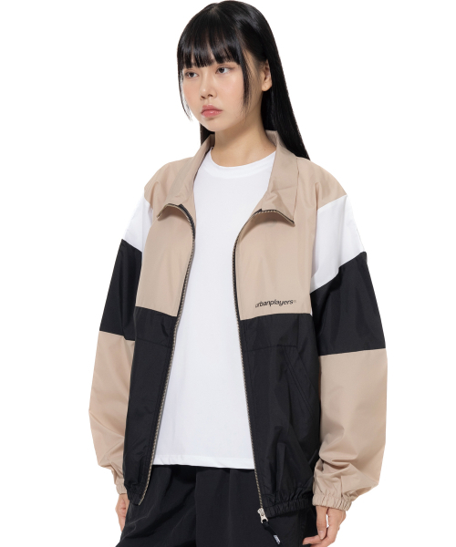 URBAN PLAYERS(アーバンプレイヤーズ)の「ニュイング オーバーサイズ ウィンドブレーカー ジャケット (ベージュ)(ナイロンジャケット・レディース・その他・LARGE/MEDIUM/X-LARGE)」の5枚目の写真