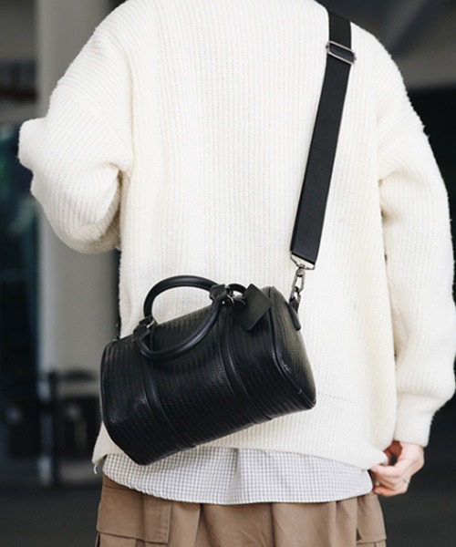 WESTBOY(ウエストボーイ)の「ユニセックス レザーライク ミニボストン ショルダーバッグ WO25W10BG16(ショルダーバッグ・メンズ・ブラック・FREE)」の2枚目の写真