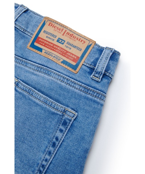 DIESEL（ディーゼル）の「キッズ ジョグ デニムスカート GIANNA JJJ（デニムスカート・キッズ・ライトインディゴブルー・6Y/12Y/10Y/8Y/14Y）」の3枚目の写真