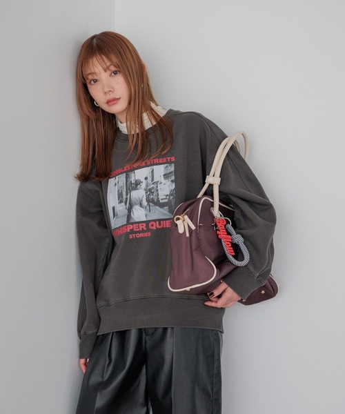 BAYFLOW（ベイフロー）の「[冬もあったか]ピグメントロゴ裏起毛スウェット（スウェット・レディース・オフホワイト/ブルー/チャコール/イエロー・MEDIUM/SMALL）」の15枚目の写真