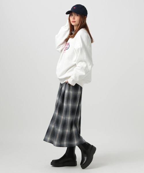 BAYFLOW（ベイフロー）の「[冬もあったか]ピグメントロゴ裏起毛スウェット（スウェット・レディース・オフホワイト/ブルー/チャコール/イエロー・MEDIUM/SMALL）」の17枚目の写真