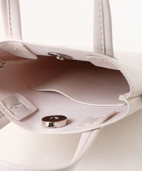 GORGE(ゴージ)の「《すっきり縦長シルエット》レディース フェイクレザー スマホショルダー ミニバッグ 2WAY 肩がけ 春夏秋冬(ショルダーバッグ・レディース・アイボリー/グレー/ブラック・F)」の14枚目の写真