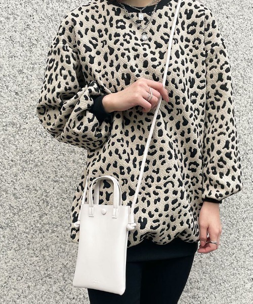 GORGE(ゴージ)の「《すっきり縦長シルエット》レディース フェイクレザー スマホショルダー ミニバッグ 2WAY 肩がけ 春夏秋冬(ショルダーバッグ・レディース・アイボリー/グレー/ブラック・F)」の8枚目の写真
