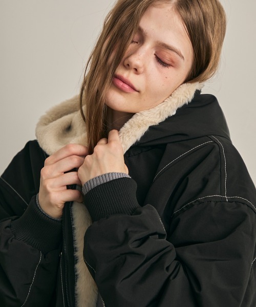 Clum(クルム)の「ファーフードフライトジャケット(ミリタリージャケット・レディース・カーキ/ブラック・LARGE/MEDIUM/SMALL)」の12枚目の写真