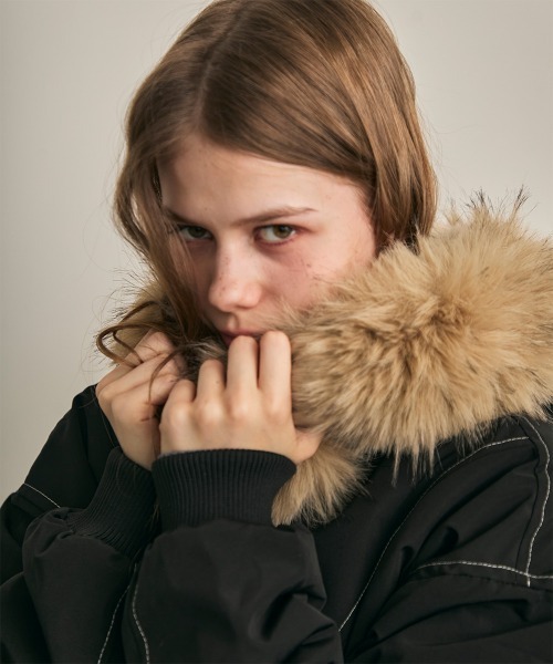 Clum(クルム)の「ファーフードフライトジャケット(ミリタリージャケット・レディース・カーキ/ブラック・LARGE/MEDIUM/SMALL)」の15枚目の写真