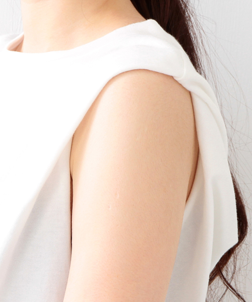 Ray BEAMS（レイビームス）の「RBS / リボン バック ノースリーブ（Tシャツ/カットソー・レディース・オフホワイト/ブラック/レッド系その他・ONE SIZE）」の7枚目の写真