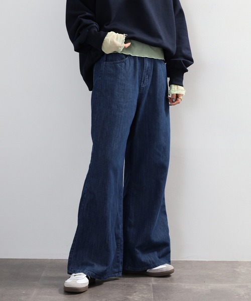 atONE(アットワン)の「ドレープワイドフレアパンツ(その他パンツ・レディース・ブルー/ワンウォッシュ/ネイビー・3L/LL/L/M/4L)」の3枚目の写真