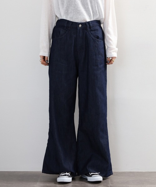 atONE(アットワン)の「ドレープワイドフレアパンツ(その他パンツ・レディース・ブルー/ワンウォッシュ/ネイビー・3L/LL/L/M/4L)」の4枚目の写真