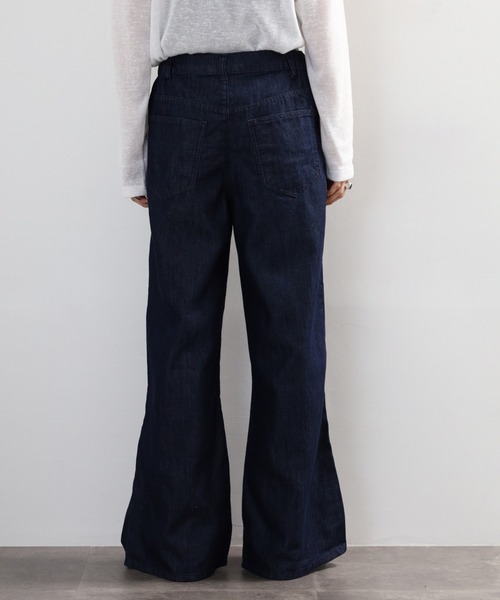 atONE(アットワン)の「ドレープワイドフレアパンツ(その他パンツ・レディース・ブルー/ワンウォッシュ/ネイビー・3L/LL/L/M/4L)」の6枚目の写真