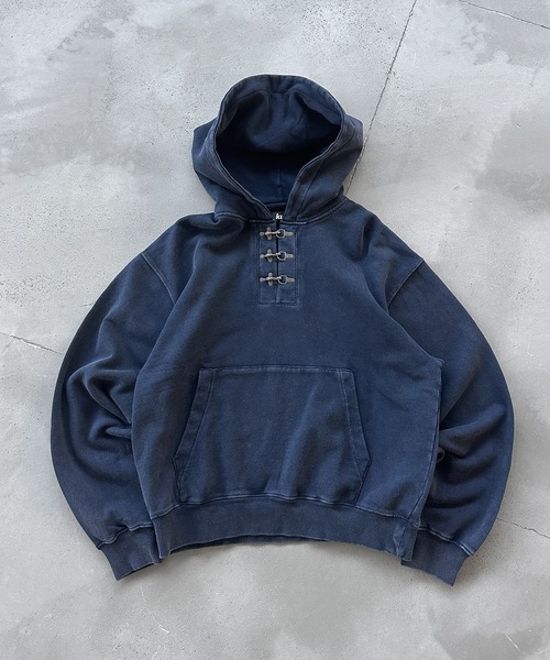 kutir（クティール）の「FIREMAN HENLEY NECK PULLOVER HOODIE／ファイヤーマンヘンリーネックプルオーバーパーカー（パーカー・メンズ・ブラウン/ブラック/ネイビー・LARGE/MEDIUM）」の4枚目の写真
