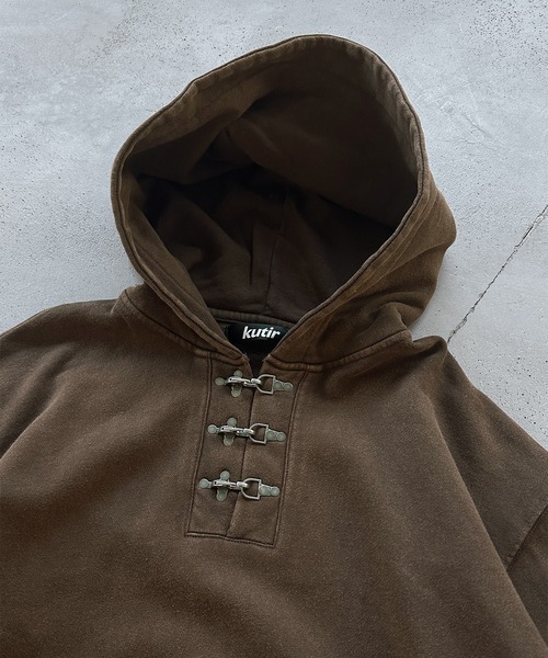 kutir（クティール）の「FIREMAN HENLEY NECK PULLOVER HOODIE／ファイヤーマンヘンリーネックプルオーバーパーカー（パーカー・メンズ・ブラウン/ブラック/ネイビー・LARGE/MEDIUM）」の7枚目の写真