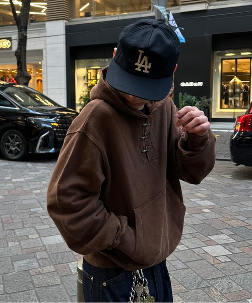 kutir（クティール）の「FIREMAN HENLEY NECK PULLOVER HOODIE／ファイヤーマンヘンリーネックプルオーバーパーカー（パーカー・メンズ・ブラウン/ブラック/ネイビー・LARGE/MEDIUM）」の14枚目の写真