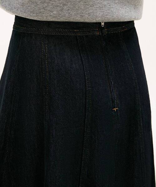 TOMMY HILFIGER(トミーヒルフィガー)の「デニムピュアフレアミディスカート(スカート・レディース・インディゴブルー・32inch/34inch/36inch)」の5枚目の写真