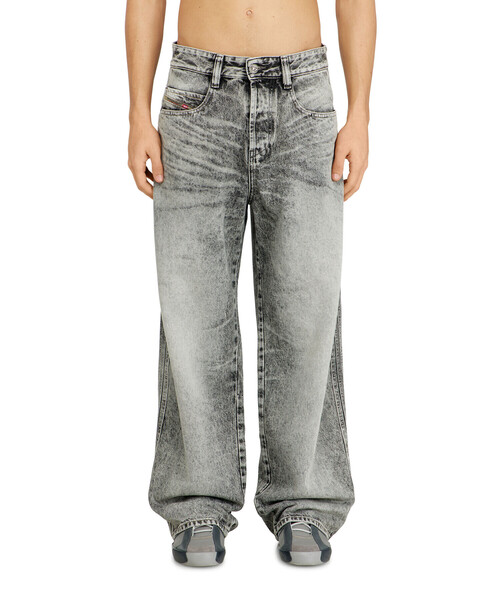 DIESEL(ディーゼル)の「メンズ デニムパンツ 1997 D-ENIM-M-S2 L.32(デニムパンツ・メンズ・ブラック系その他・28inch/30inch/26inch/32inch/24inch)」の1枚目の写真