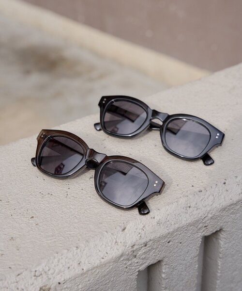 WHIMSIC(ウィムジック)の「【UNISEX/調光レンズ】ウェリントングラス フォトクロミックレンズ(サングラス・レディース・グレー/ブラック・ONE SIZE)」の5枚目の写真