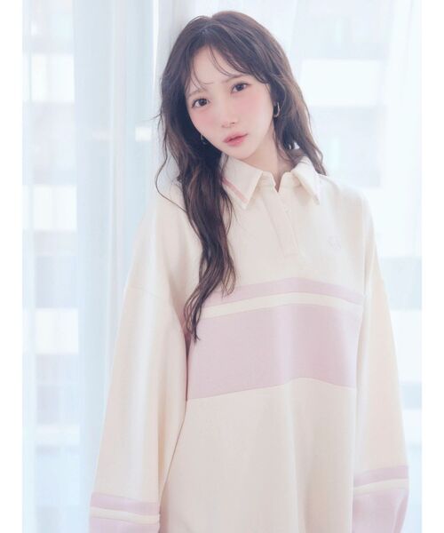 dazzlin(ダズリン)の「【≠ME 谷崎早耶コラボ】ポロライクラインミドルスウェット(スウェット・レディース・ネイビー/ピンク/ブルー・FREE)」の5枚目の写真