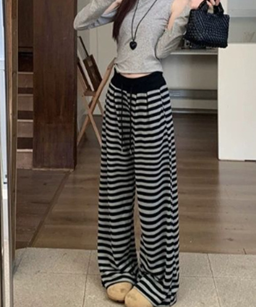 VIVID LADY(ビビッドレディー)の「ボーダー イージーワイドパンツ(スウェットパンツ・レディース・ブラック/グレー・MEDIUM/SMALL)」の7枚目の写真