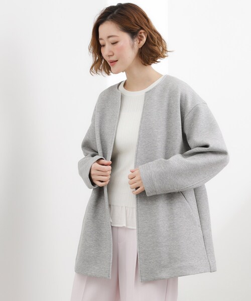 grove(グローブ)の「しなやかな着心地で動きやすい、ダンボールジャージノーカラーコート(ノーカラーコート・レディース・ダークグレー/オフホワイト/チャコールグレー・01/05/04/03/02)」の5枚目の写真