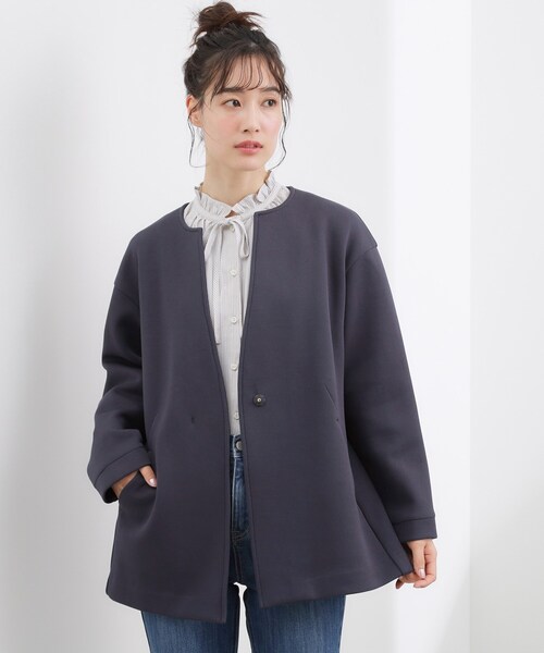grove(グローブ)の「しなやかな着心地で動きやすい、ダンボールジャージノーカラーコート(ノーカラーコート・レディース・ダークグレー/オフホワイト/チャコールグレー・01/05/04/03/02)」の9枚目の写真